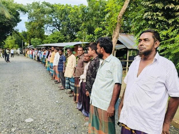 কালীগঞ্জে ভিজিএফএর চাল আত্মসাৎকারীদের শাস্তির দাবীতে মানববন্ধন ও বিক্ষোভ 